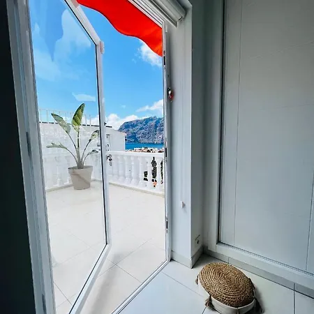 Luxury Penthouse With Breathtaking Views And Huge Private Terraces Apartment Puerto de Santiago (Tenerife)
